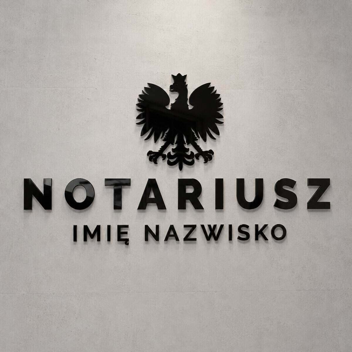 Nowoczesny logotyp kancelarii notarialnej z orłem w koronie.
