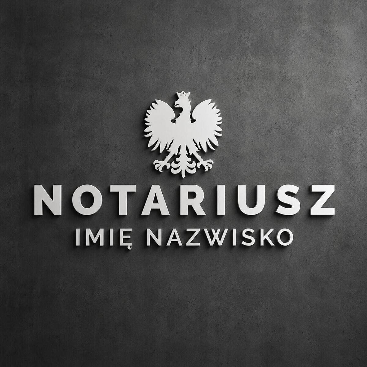 Nowoczesny witraż z orłem na tle szarej ściany, symbol kancelarii notarialnej.